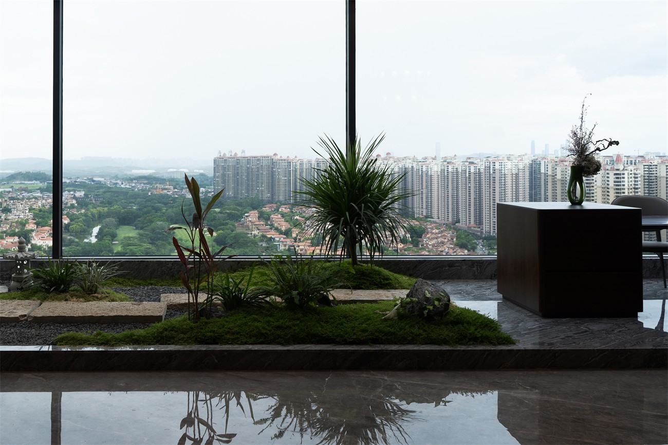 嘉和城依云灣800平現(xiàn)代輕奢陽臺裝修完工實(shí)景圖