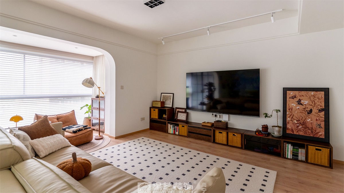 金科博翠山180平中古風裝修客廳完工實景圖