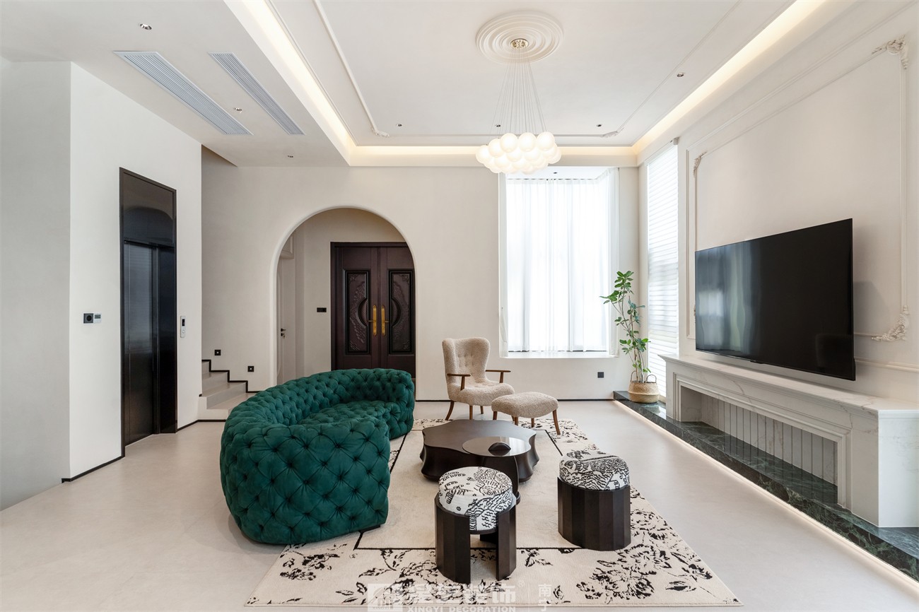 盛世江山300平中古風(fēng)客廳裝修完工實(shí)景圖