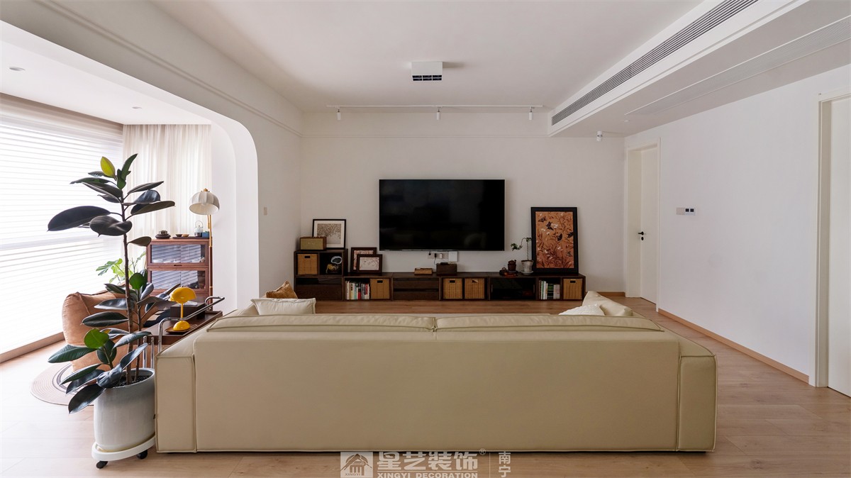 金科博翠山180平中古風裝修客廳完工實景圖