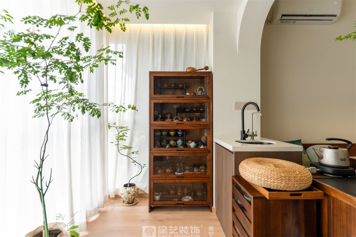 金科博翠山180平中古風裝修陽臺完工實景圖