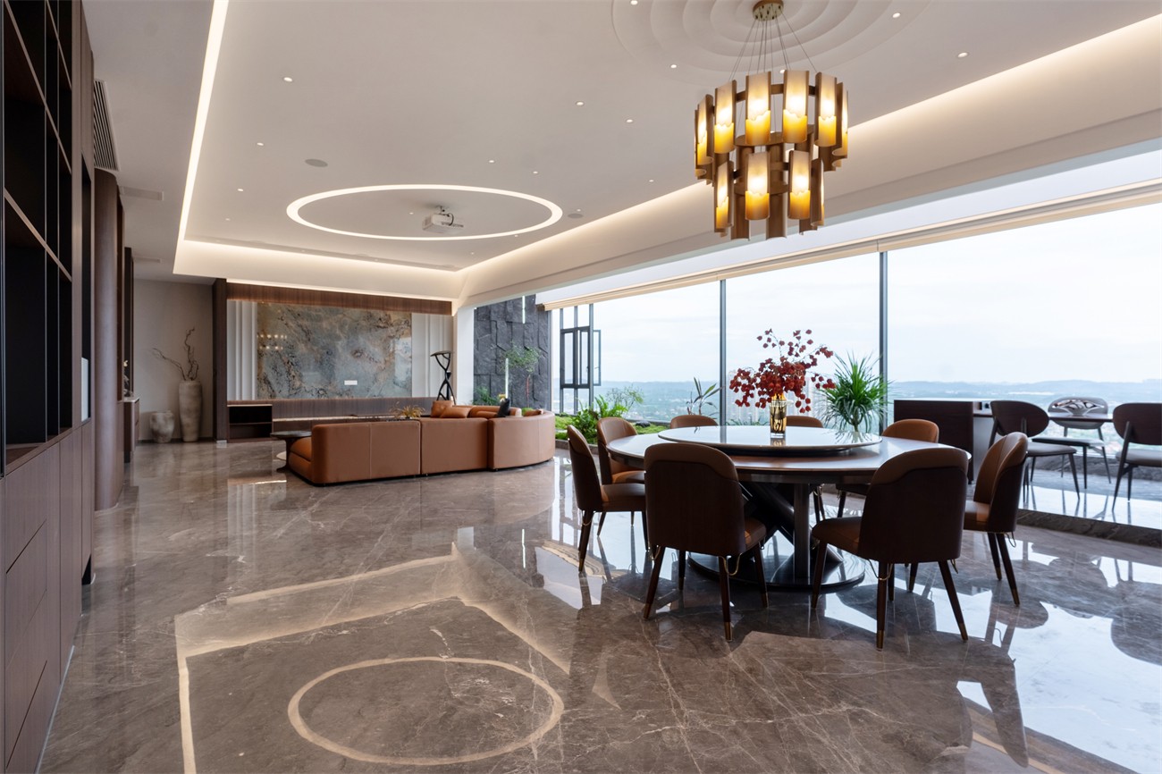 嘉和城依云灣800平現(xiàn)代輕奢客廳裝修完工實(shí)景圖