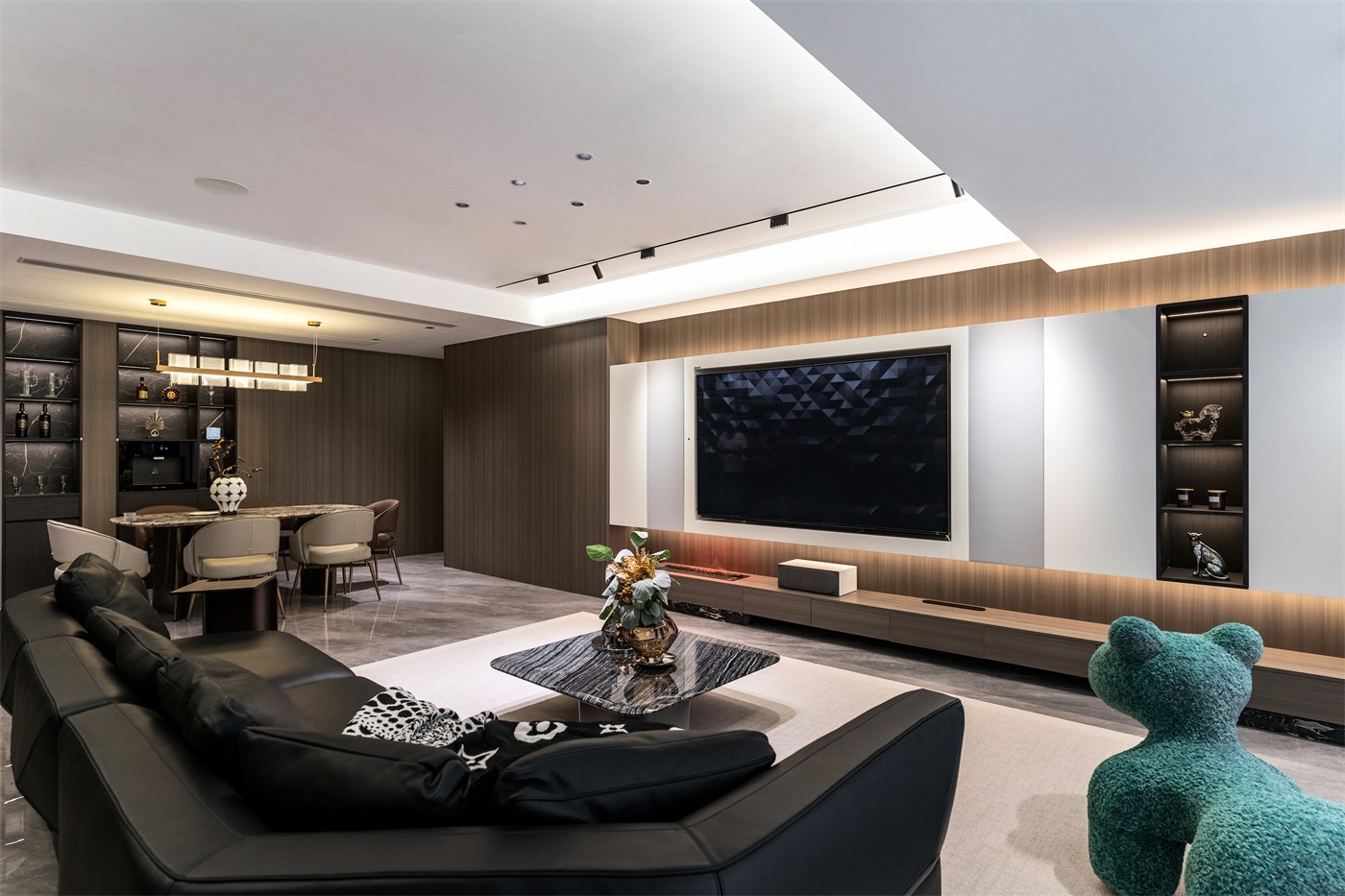 保利冠江墅143平意式輕奢客廳裝修完工實(shí)景圖