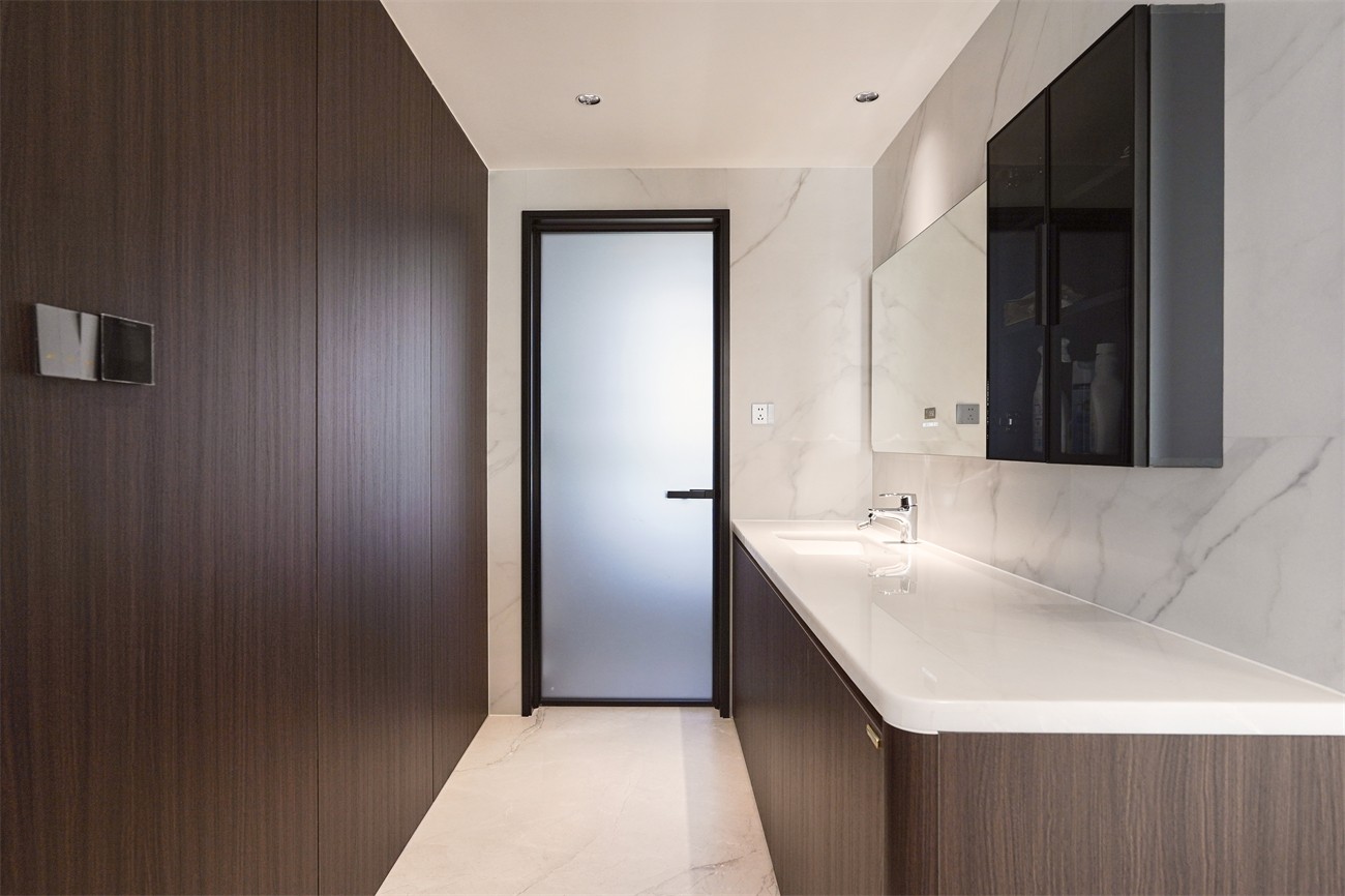 中海湖上景明意式輕奢137平衛(wèi)生間裝修實(shí)景圖