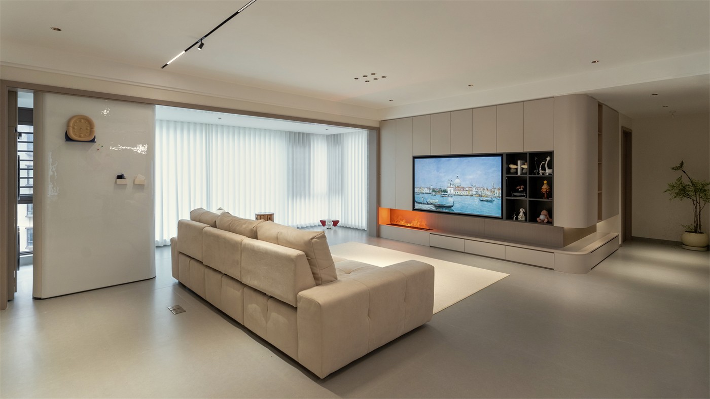 保利天悅臺(tái)143平現(xiàn)代風(fēng)格客廳裝修實(shí)景圖