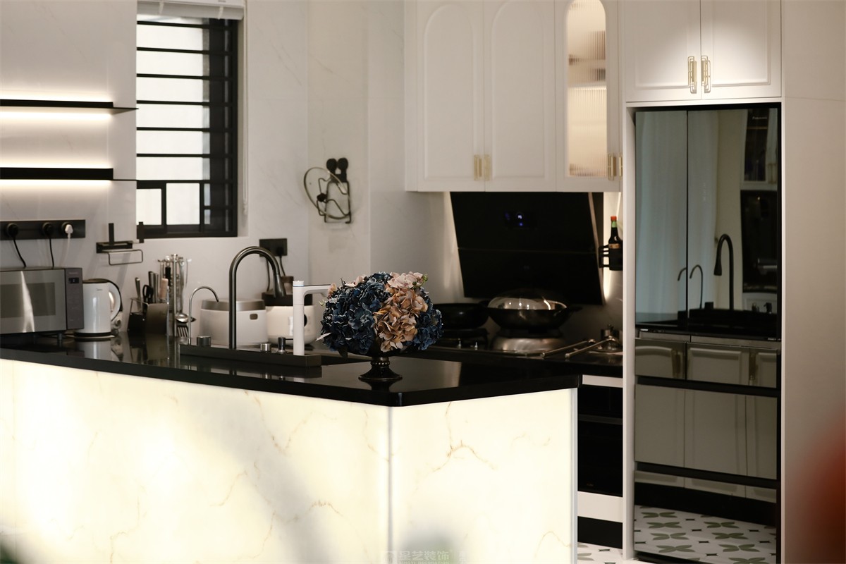 建發(fā)縵云143平法式風(fēng)格廚房裝修實(shí)景圖