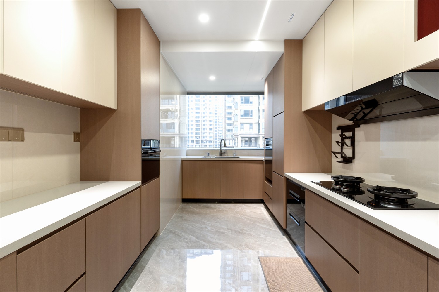 龍光玖瓏湖271平現(xiàn)代風格廚房裝修實景圖