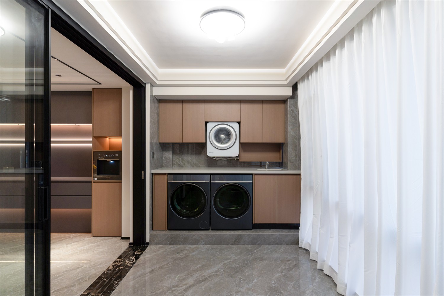 龍光玖瓏湖271平現(xiàn)代風格餐廳裝修實景圖