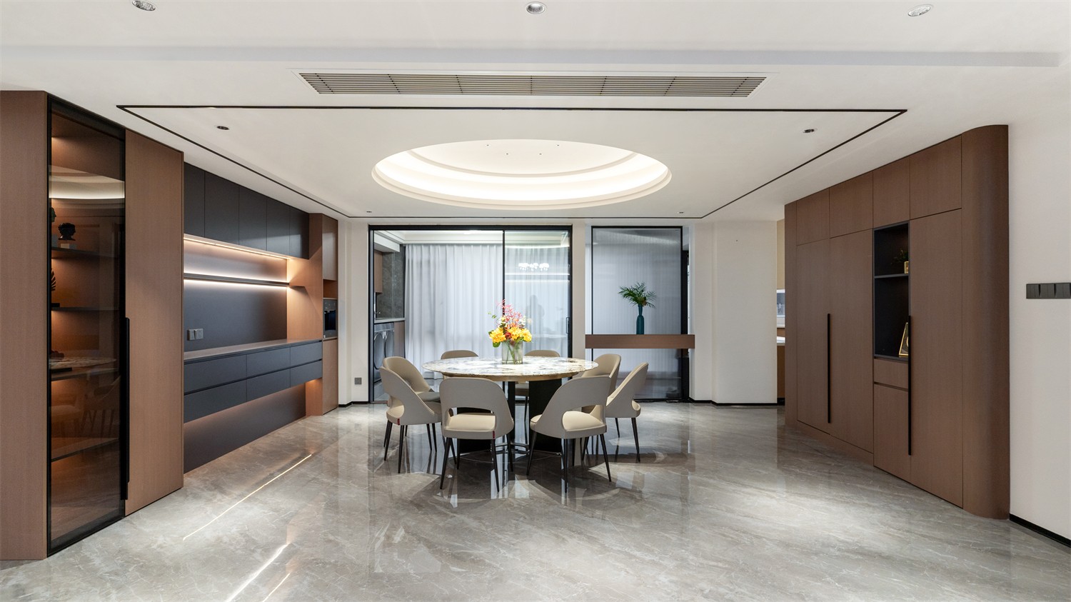 龍光玖瓏湖271平現(xiàn)代風格餐廳裝修實景圖