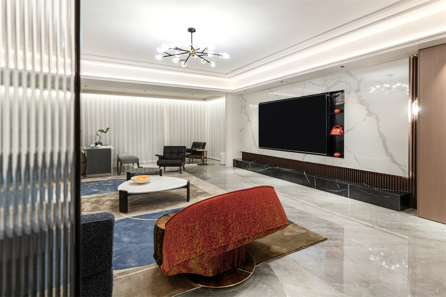 龍光玖瓏湖271平現(xiàn)代風格客廳裝修實景圖