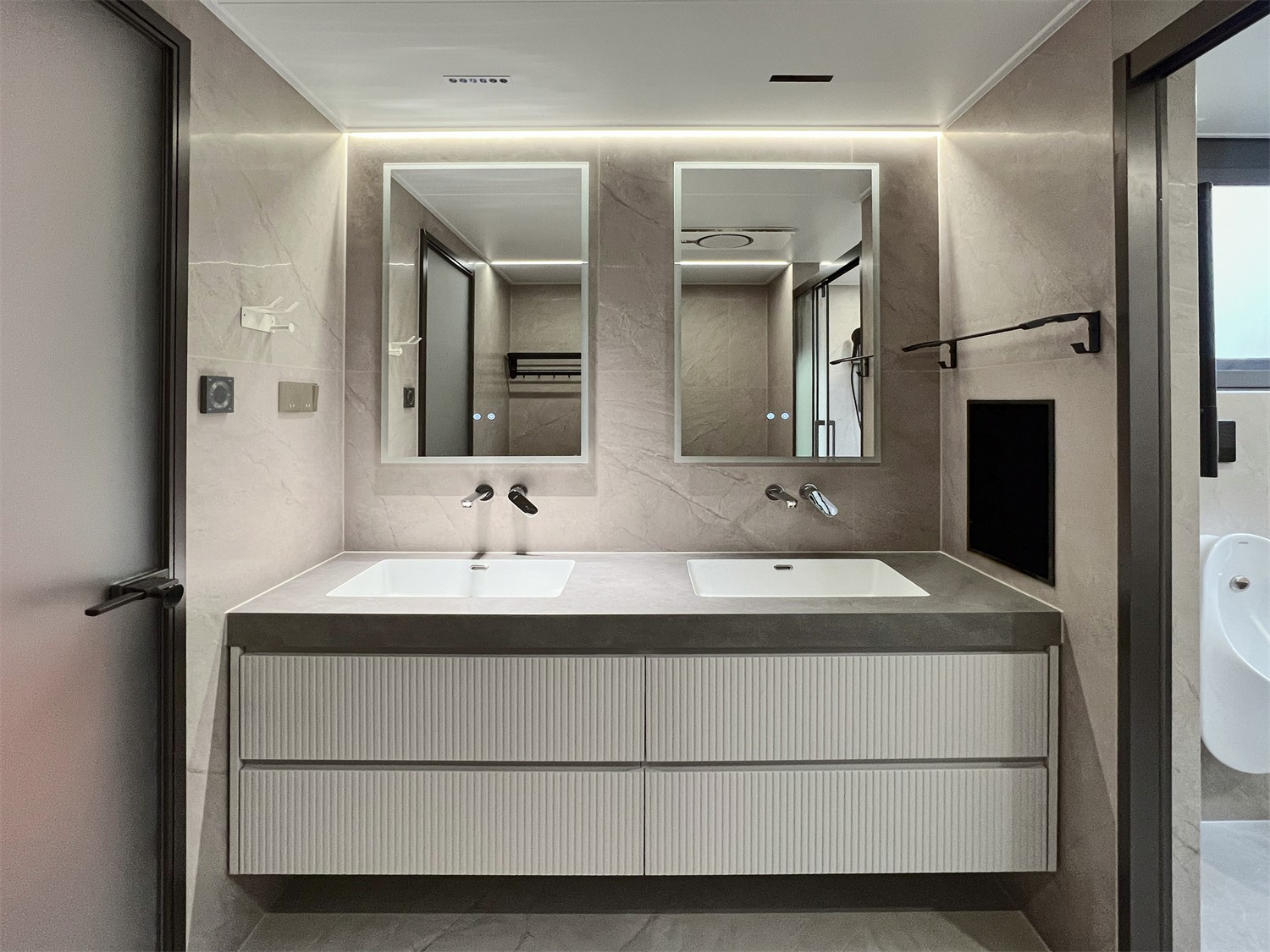 龍光玖瓏湖271平現(xiàn)代風格衛(wèi)生間裝修實景圖