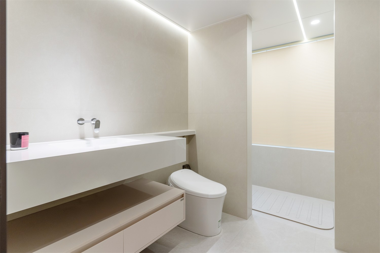 龍光玖瓏湖271平現(xiàn)代風格衛(wèi)生間裝修實景圖