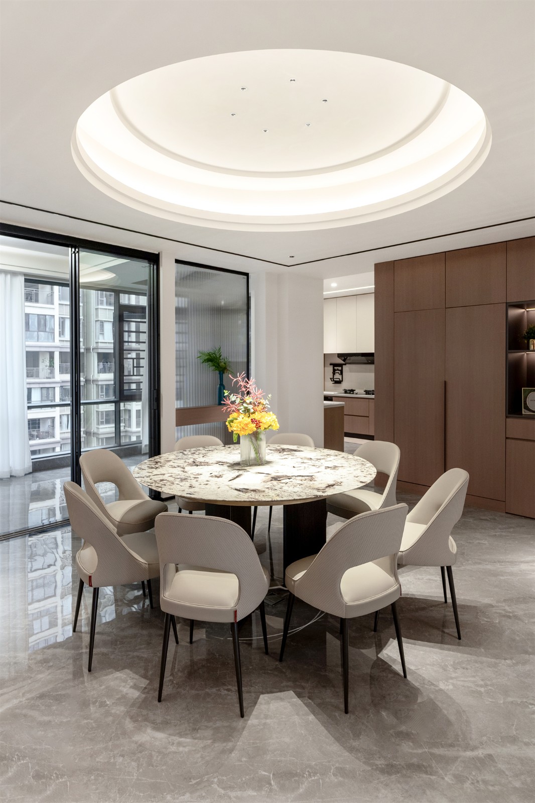 龍光玖瓏湖271平現(xiàn)代風格餐廳裝修實景圖