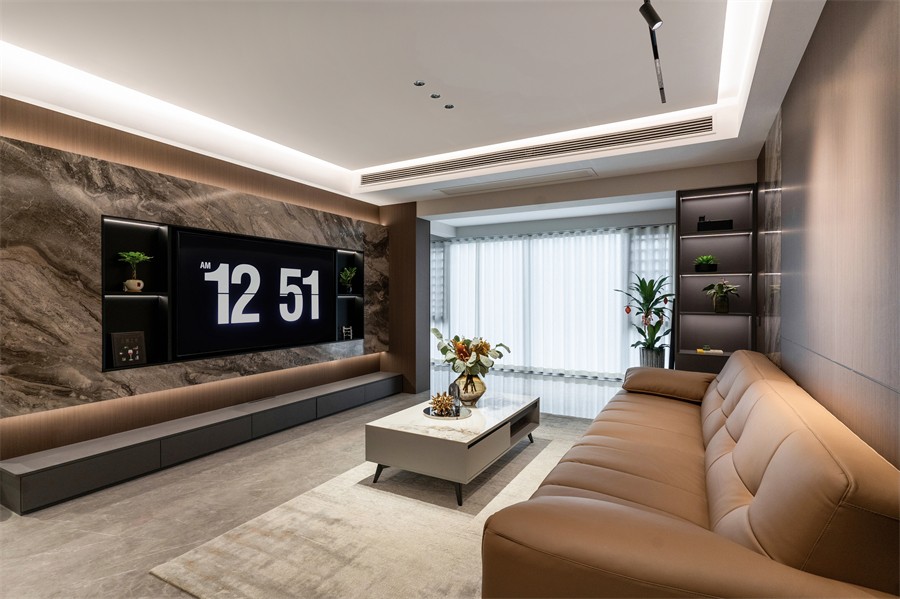 東方尊府117平現(xiàn)代風(fēng)格客廳裝修完工實景圖